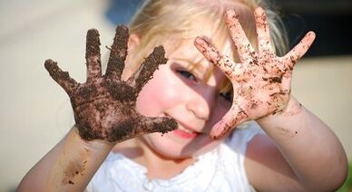 How to pull worms to a child